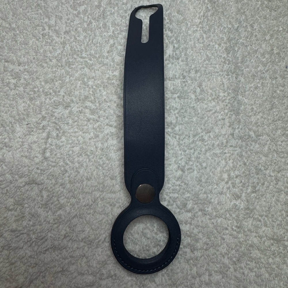 DEEP NAVY AirTag Loop